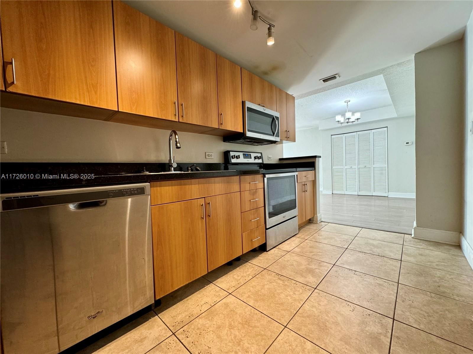 Real estate property located at 7501 Treasure Dr #1A, Miami-dade, Treasures On The Bay Ii C, North Bay Village, FL