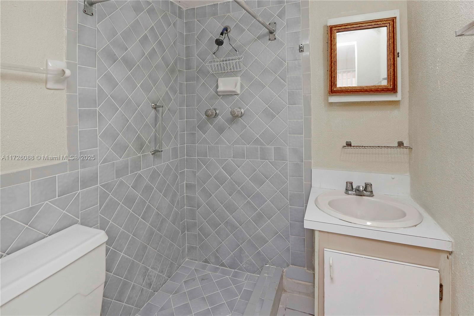 Real estate property located at 9320 43rd St, Miami-dade, Ascot Park, Miami, FL