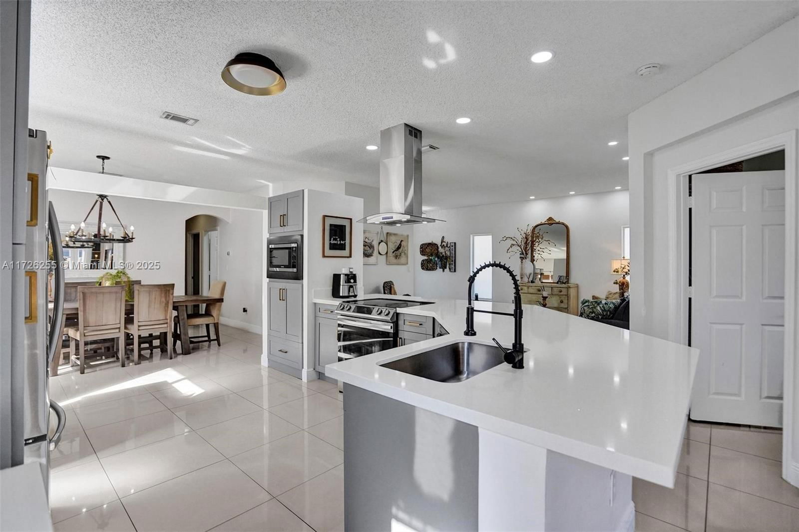 Real estate property located at 1295 171st Ave, Broward, Lakes Of Western Pines Re, Pembroke Pines, FL