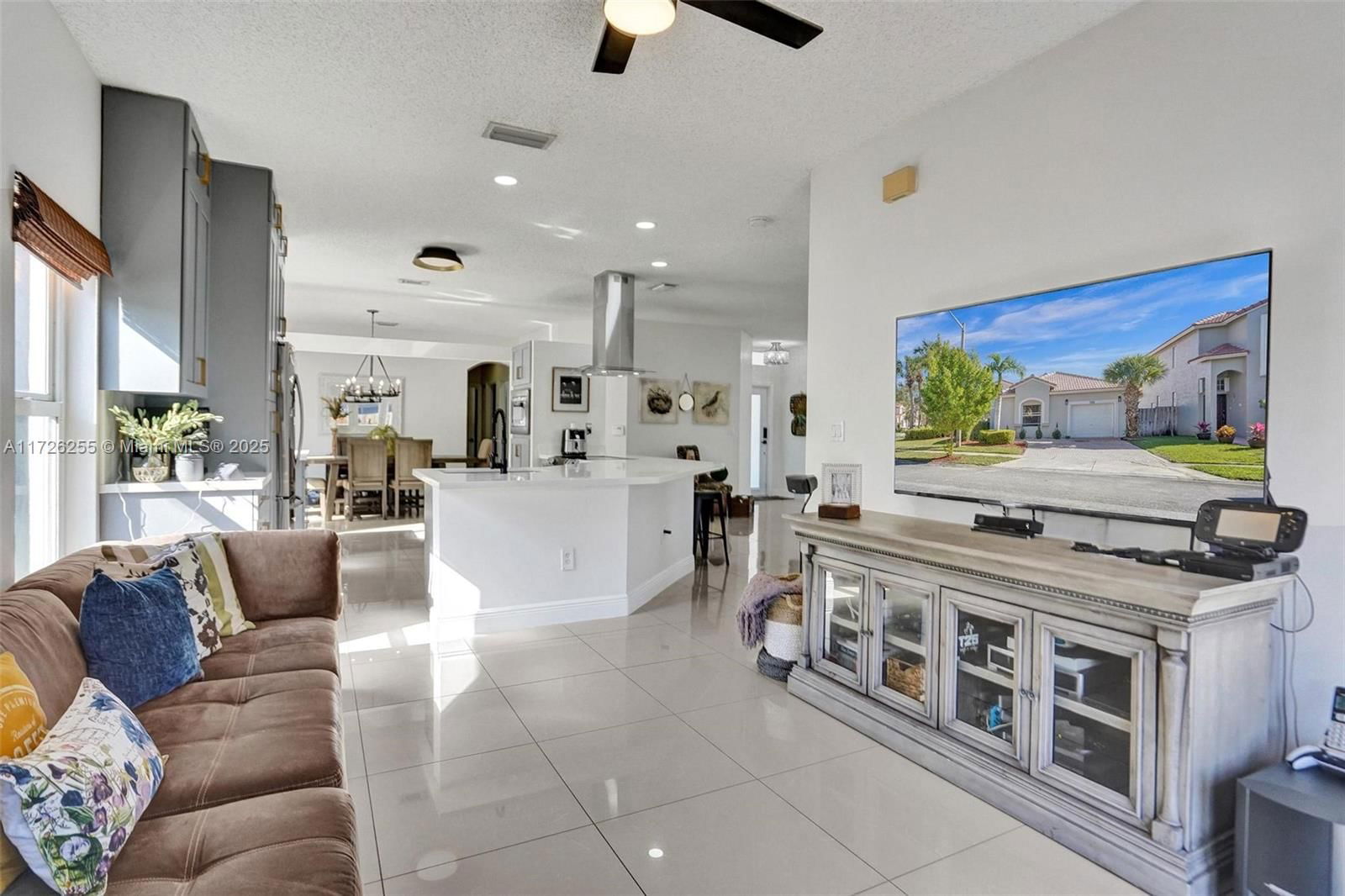 Real estate property located at 1295 171st Ave, Broward, Lakes Of Western Pines Re, Pembroke Pines, FL