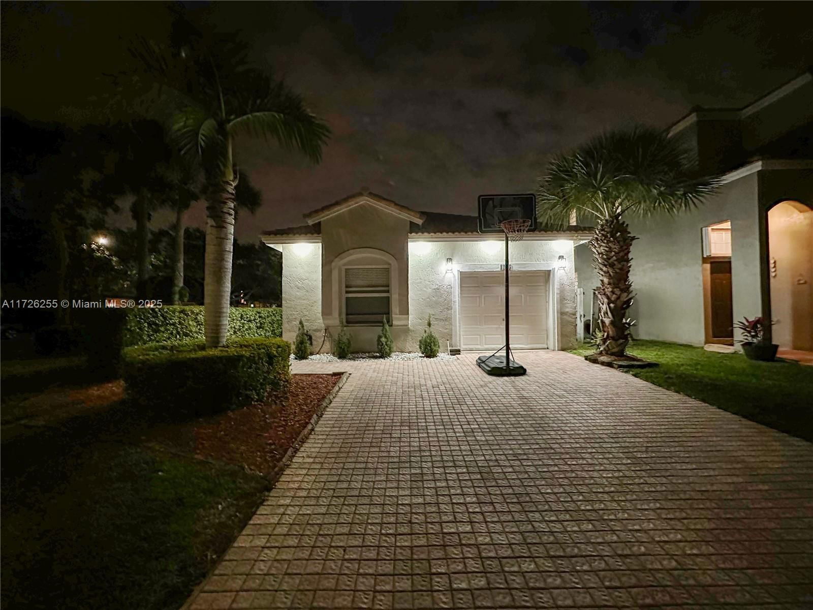 Real estate property located at 1295 171st Ave, Broward, Lakes Of Western Pines Re, Pembroke Pines, FL