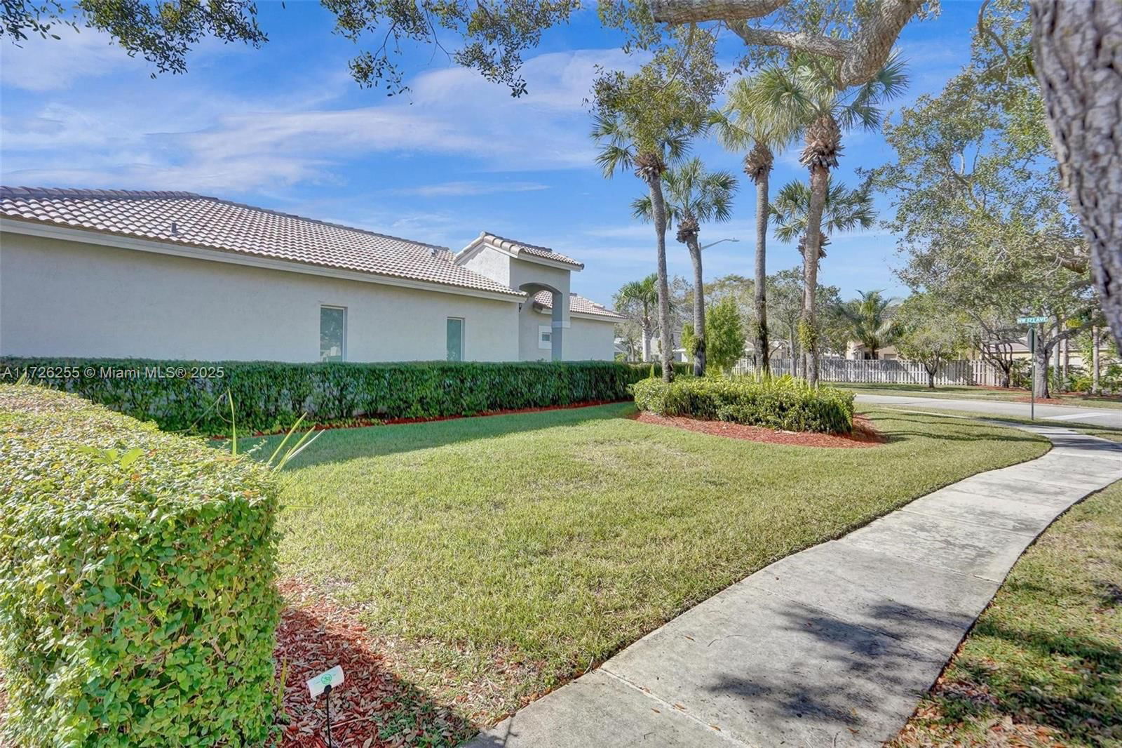 Real estate property located at 1295 171st Ave, Broward, Lakes Of Western Pines Re, Pembroke Pines, FL