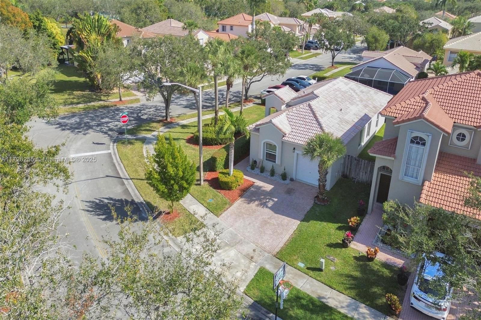 Real estate property located at 1295 171st Ave, Broward, Lakes Of Western Pines Re, Pembroke Pines, FL