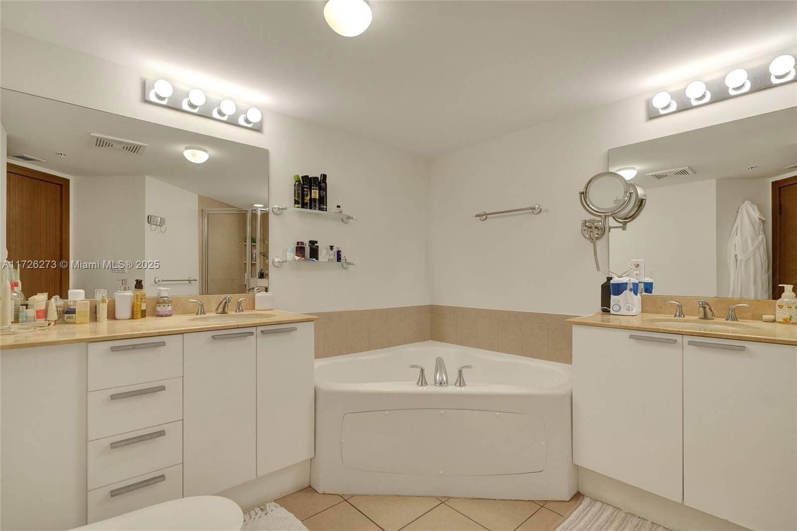 Real estate property located at 16699 Collins Ave #2609, Miami-dade, La Perla Condo, Sunny Isles Beach, FL