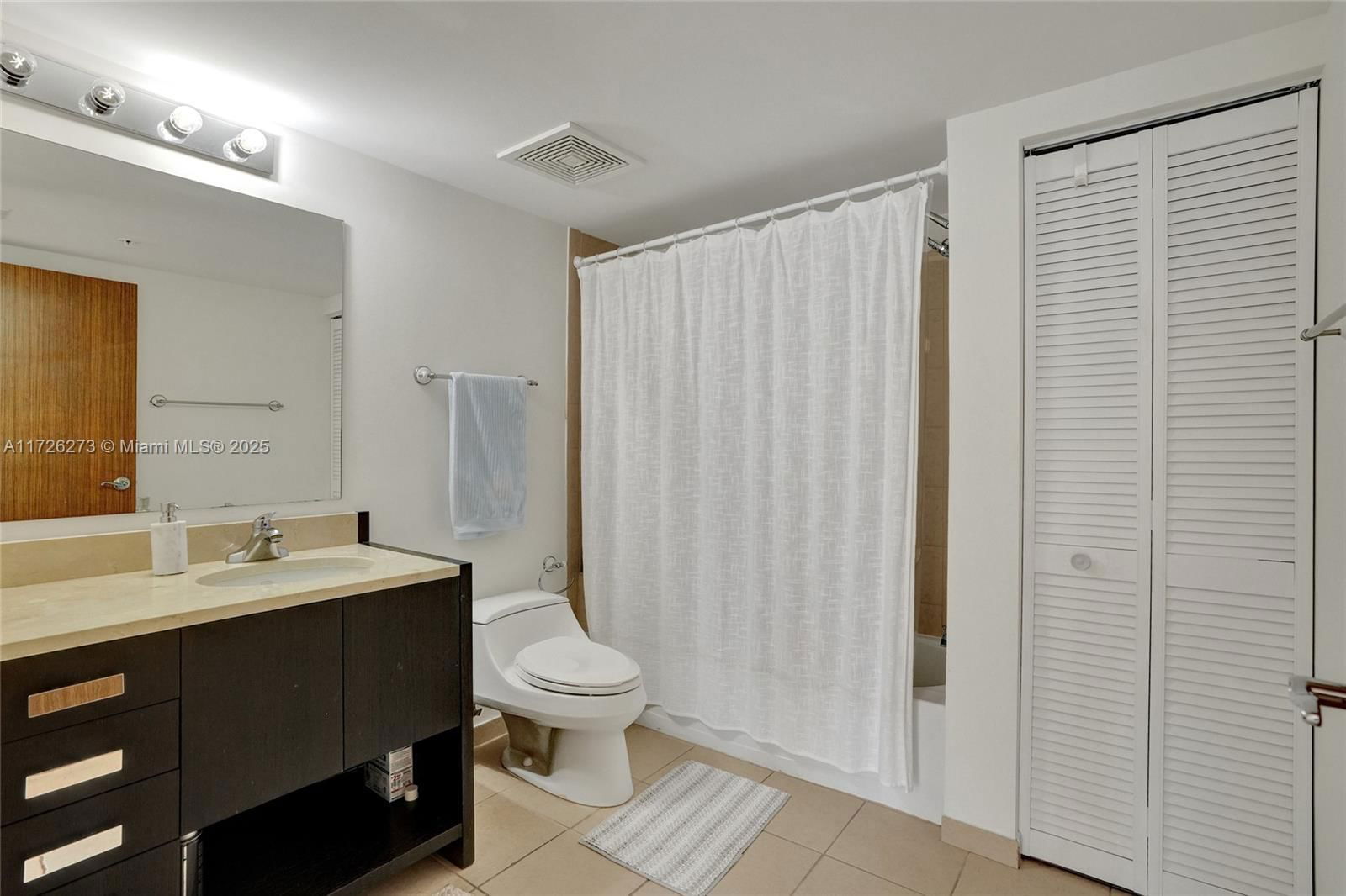 Real estate property located at 16699 Collins Ave #2609, Miami-dade, La Perla Condo, Sunny Isles Beach, FL