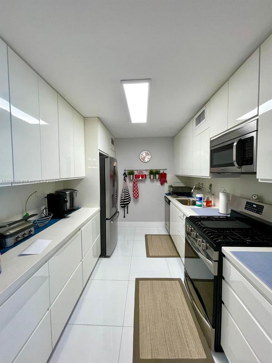 Real estate property located at 2030 Ocean Dr #1518, Broward, Parker Plaza Condo Estate, Hallandale Beach, FL