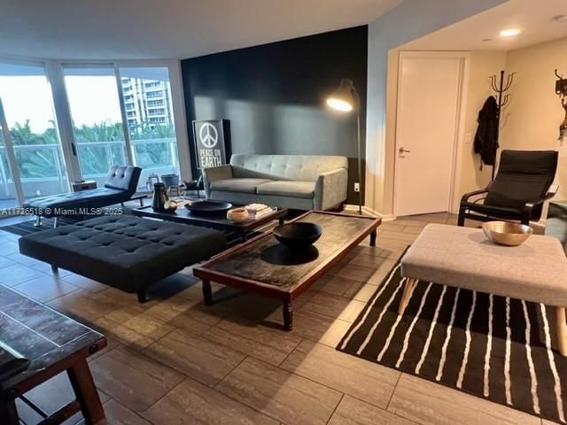 Real estate property located at 21055 Yacht Club Dr #606, Miami-Dade, SOUTH TOWER AT THE POINT, Aventura, FL