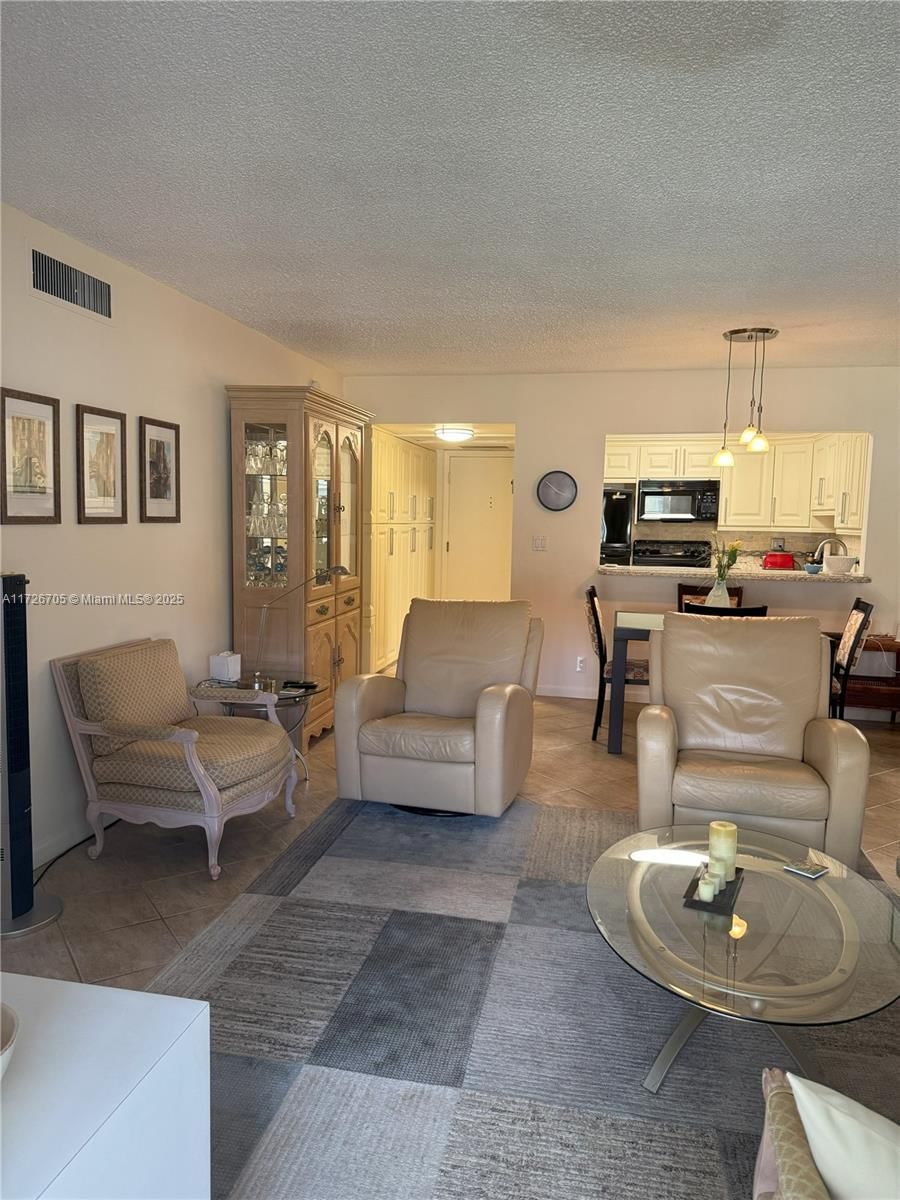 Real estate property located at 375 56th Ave #201, Broward, Meadows Condo, Margate, FL
