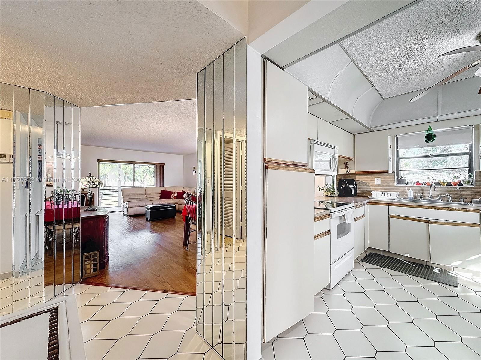 Real estate property located at 4975 Sabal Palm Blvd #214, Broward, Lakes Of Carriage Hills, Tamarac, FL