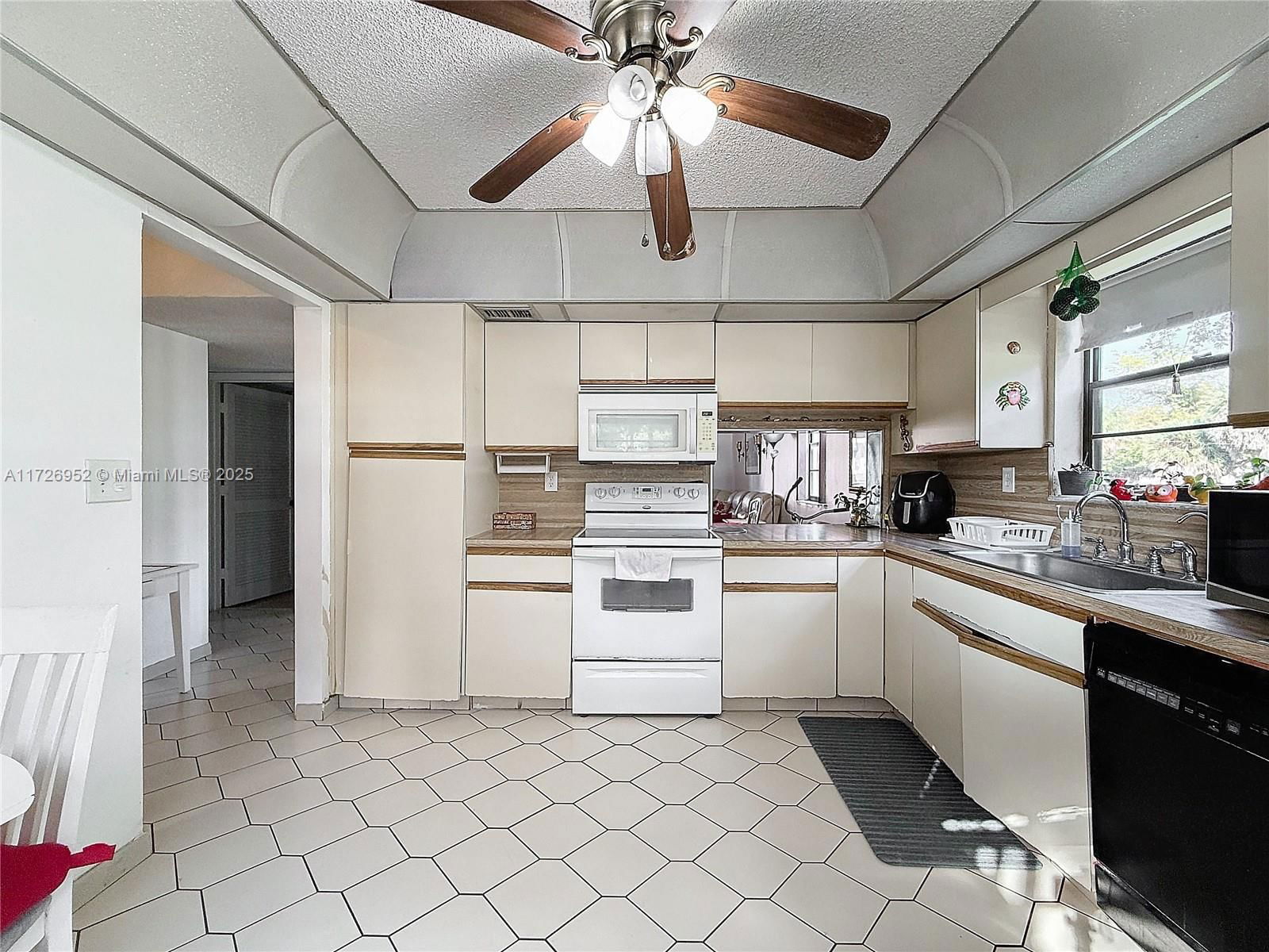 Real estate property located at 4975 Sabal Palm Blvd #214, Broward, Lakes Of Carriage Hills, Tamarac, FL