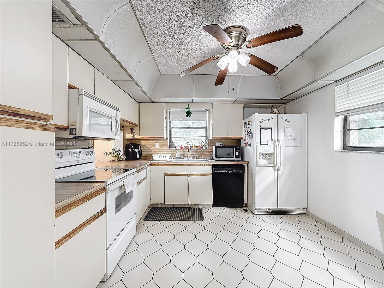 Real estate property located at 4975 Sabal Palm Blvd #214, Broward, Lakes Of Carriage Hills, Tamarac, FL