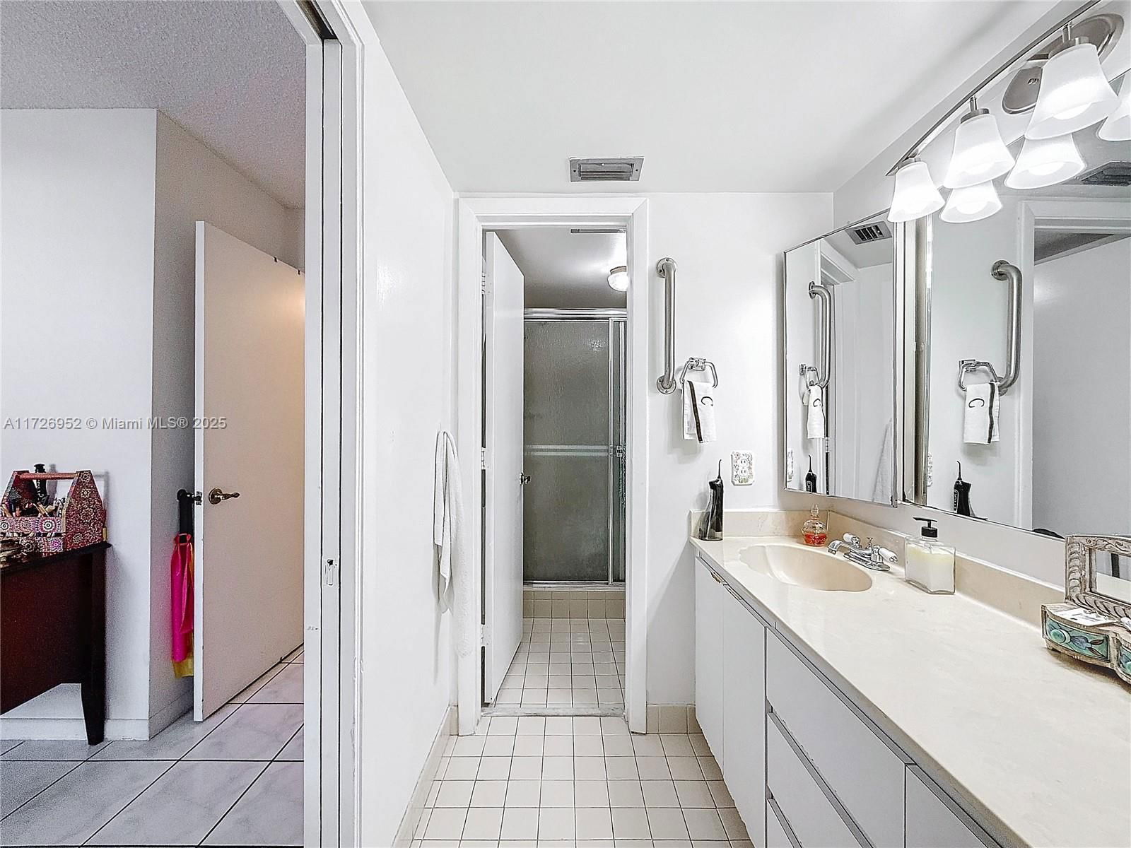 Real estate property located at 4975 Sabal Palm Blvd #214, Broward, Lakes Of Carriage Hills, Tamarac, FL