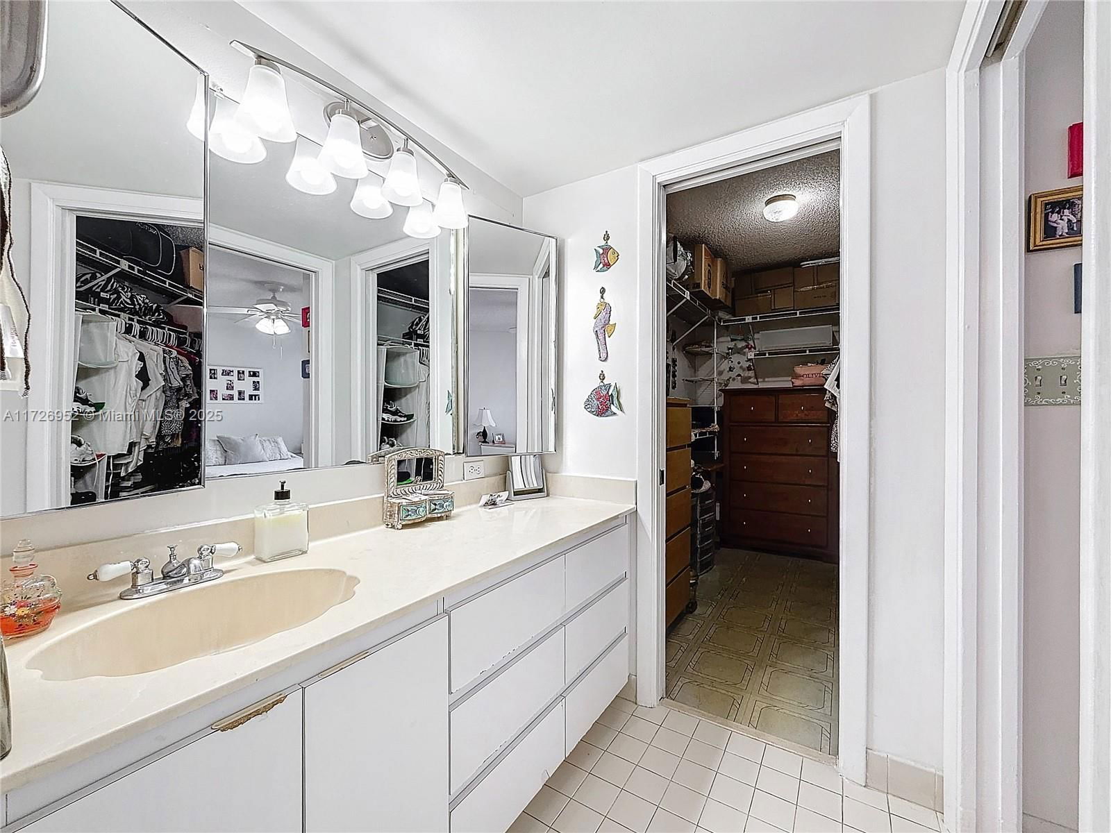 Real estate property located at 4975 Sabal Palm Blvd #214, Broward, Lakes Of Carriage Hills, Tamarac, FL