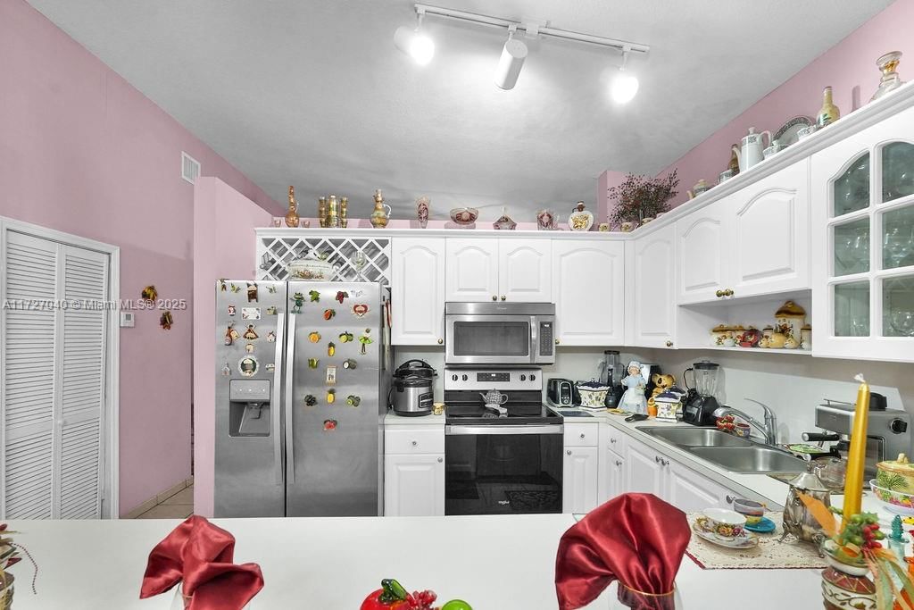 Real estate property located at 14199 9th St, Miami-dade, Vecin Homes 1st Addn, Miami, FL