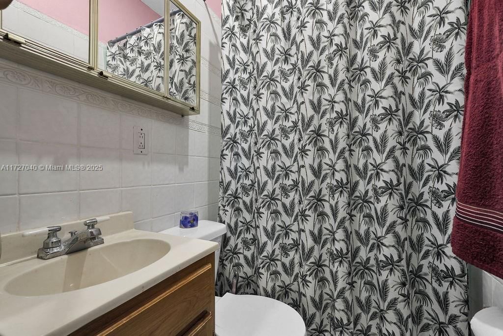 Real estate property located at 14199 9th St, Miami-dade, Vecin Homes 1st Addn, Miami, FL