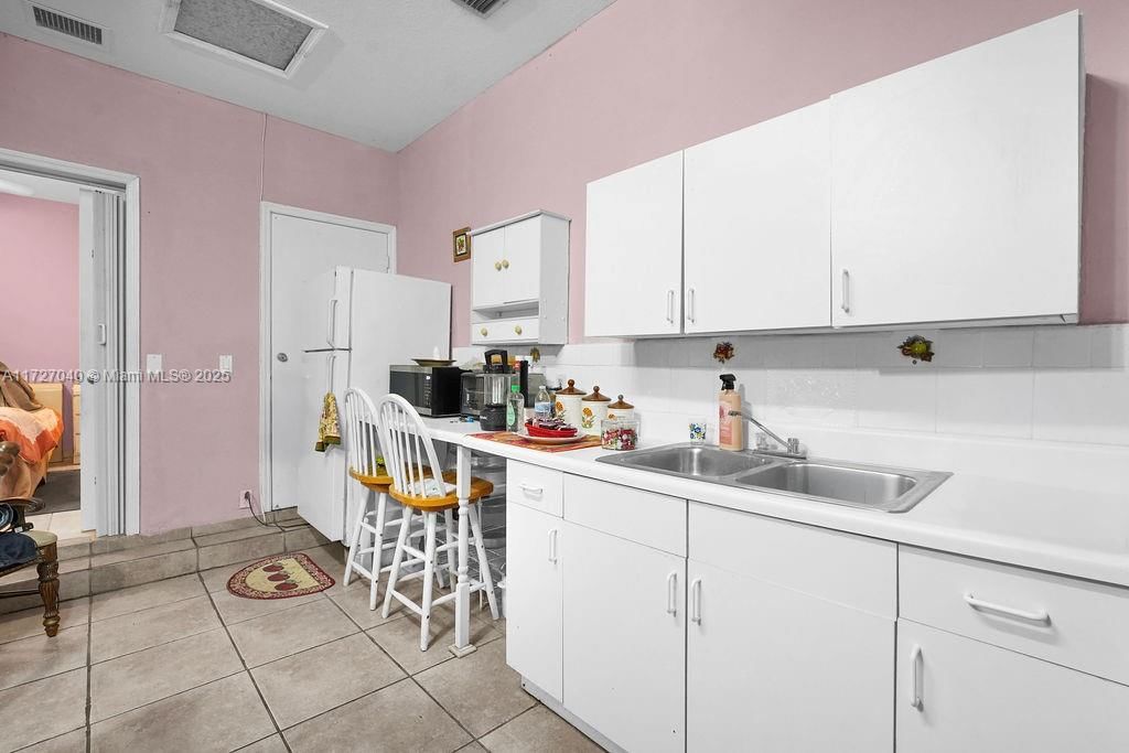 Real estate property located at 14199 9th St, Miami-dade, Vecin Homes 1st Addn, Miami, FL