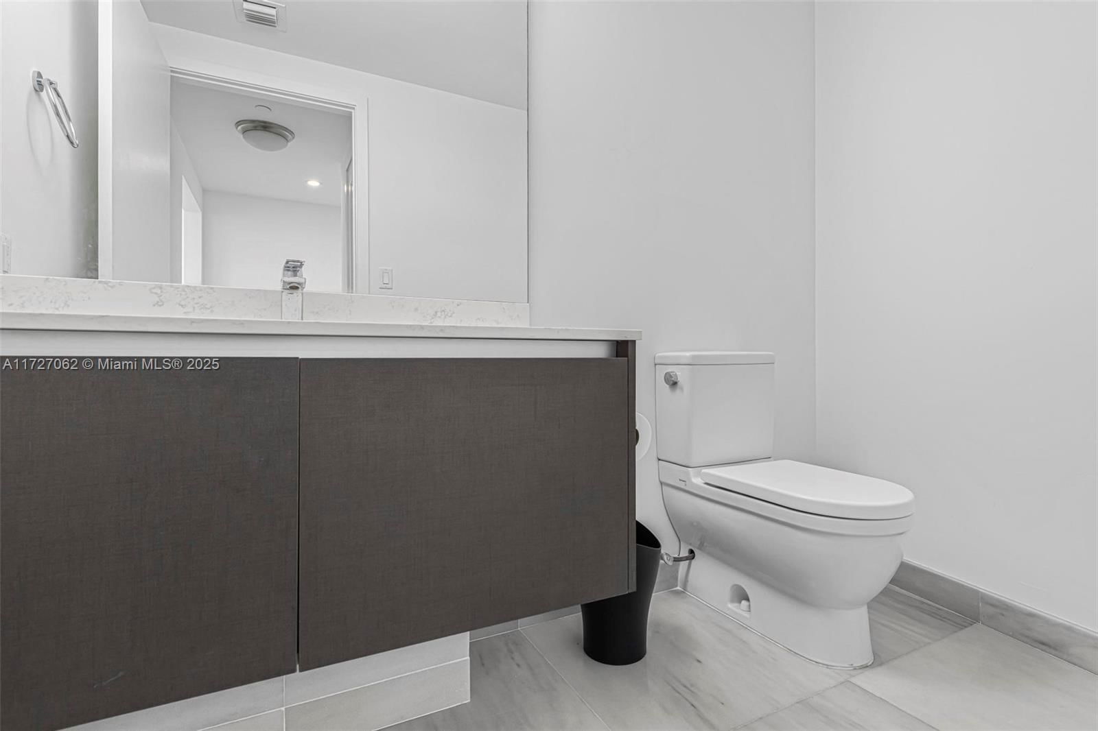 Real estate property located at 1201 20th St #206, Miami-dade, Island View Addn, Miami Beach, FL