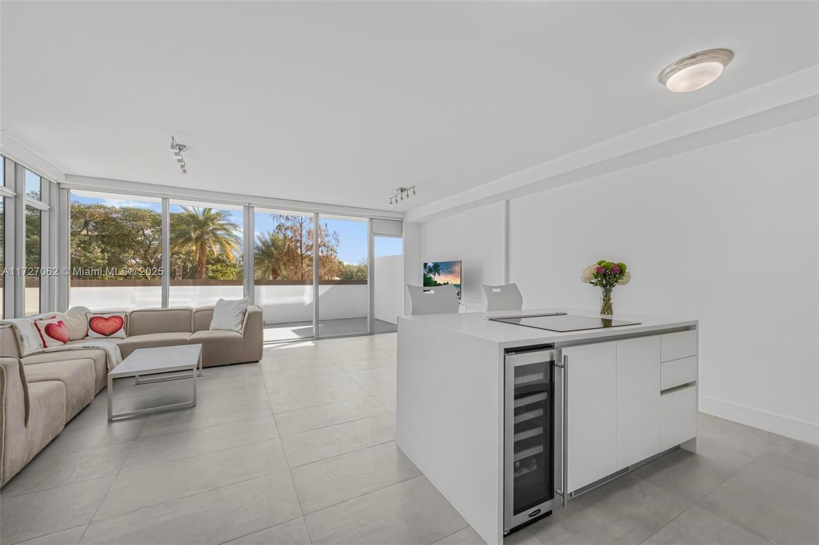 Real estate property located at 1201 20th St #206, Miami-dade, Island View Addn, Miami Beach, FL