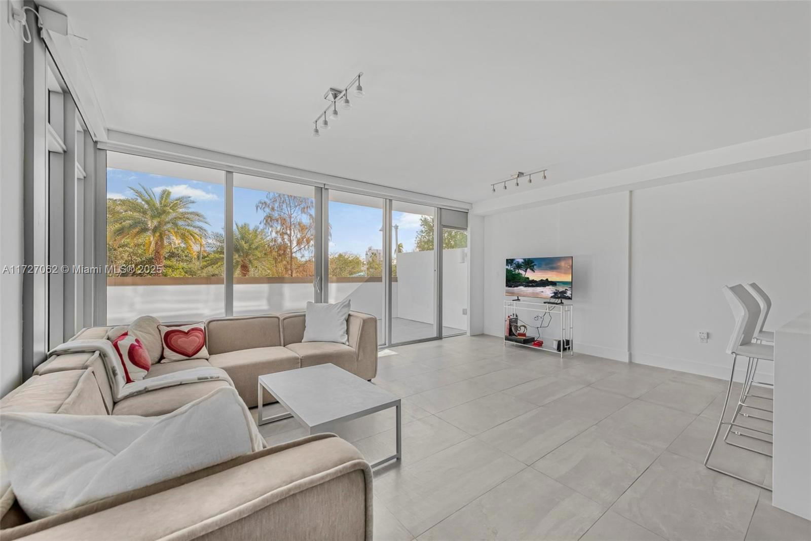 Real estate property located at 1201 20th St #206, Miami-dade, Island View Addn, Miami Beach, FL