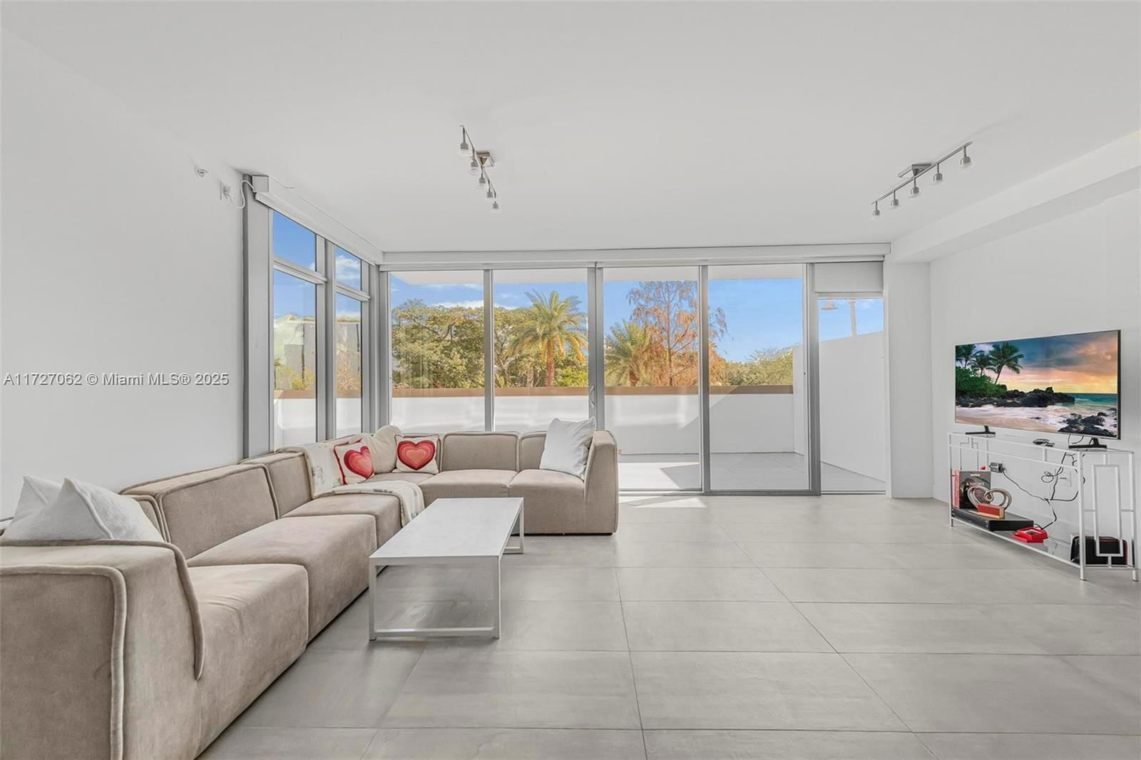 Real estate property located at 1201 20th St #206, Miami-dade, Island View Addn, Miami Beach, FL