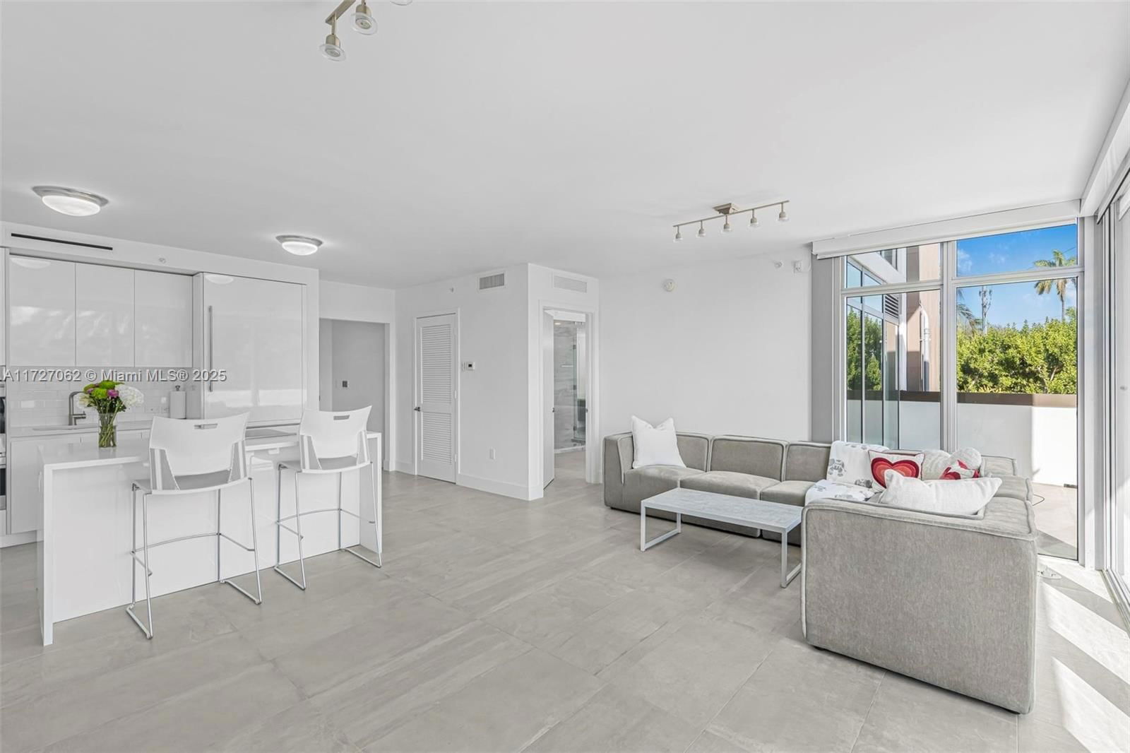 Real estate property located at 1201 20th St #206, Miami-dade, Island View Addn, Miami Beach, FL