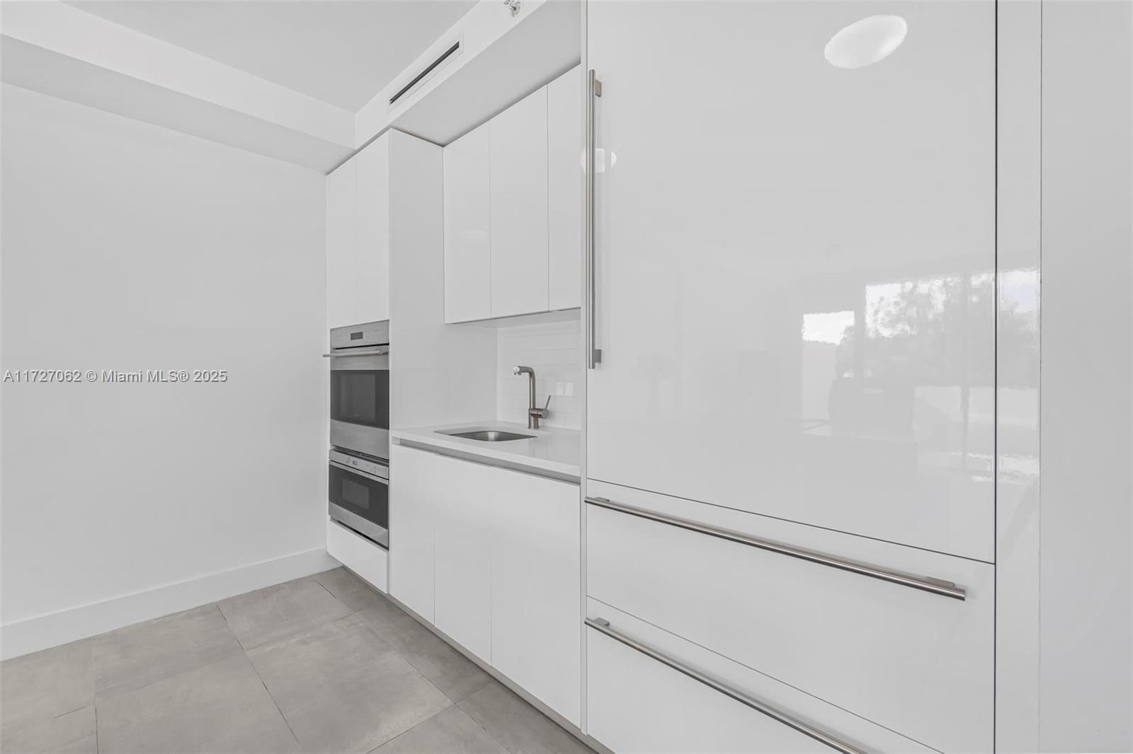 Real estate property located at 1201 20th St #206, Miami-dade, Island View Addn, Miami Beach, FL