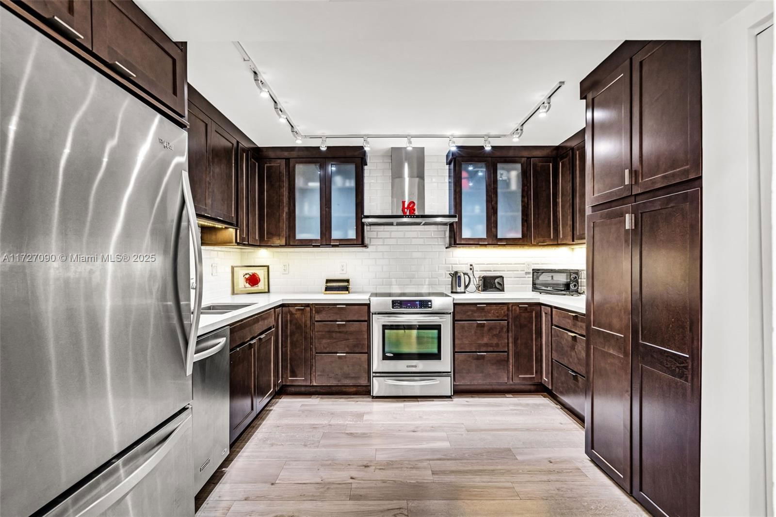 Real estate property located at 101 Ocean Lane Dr #1014, Miami-dade, Ocean Village Condo, Key Biscayne, FL