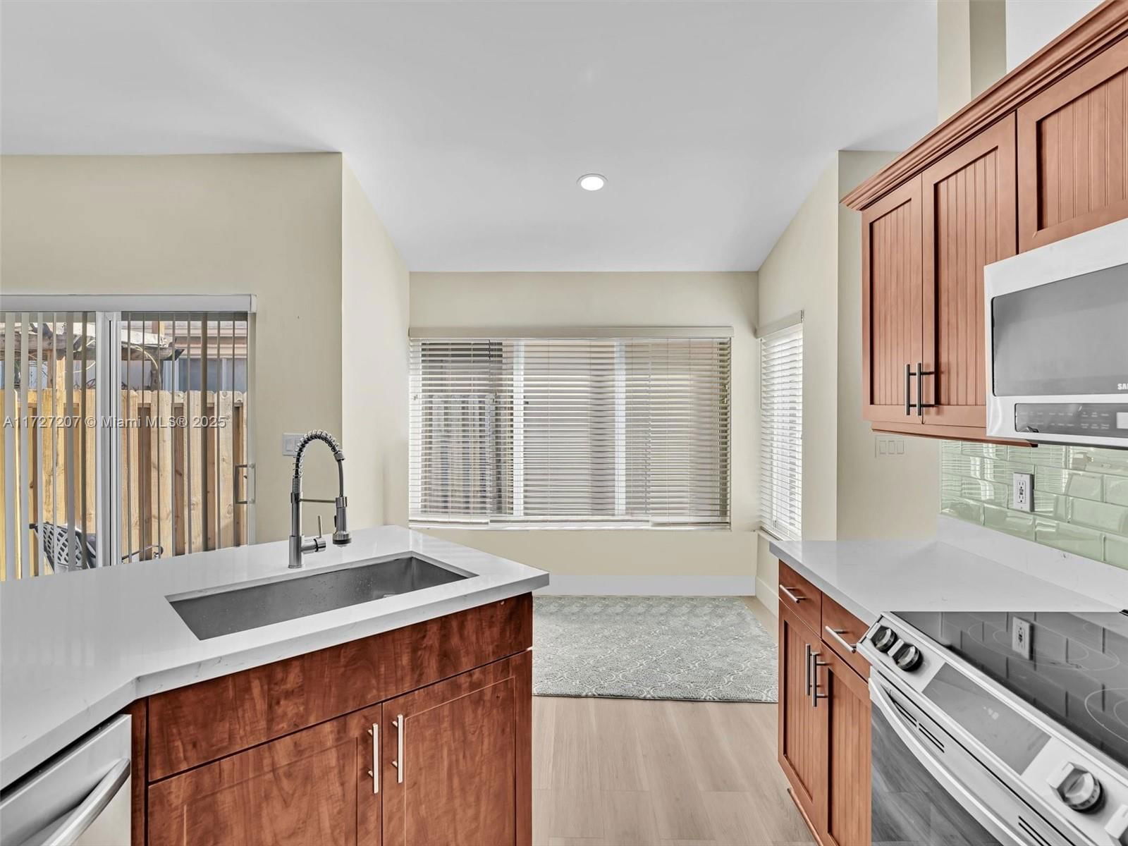 Real estate property located at 213 101st Ave, Broward, Central Park Lake, Plantation, FL