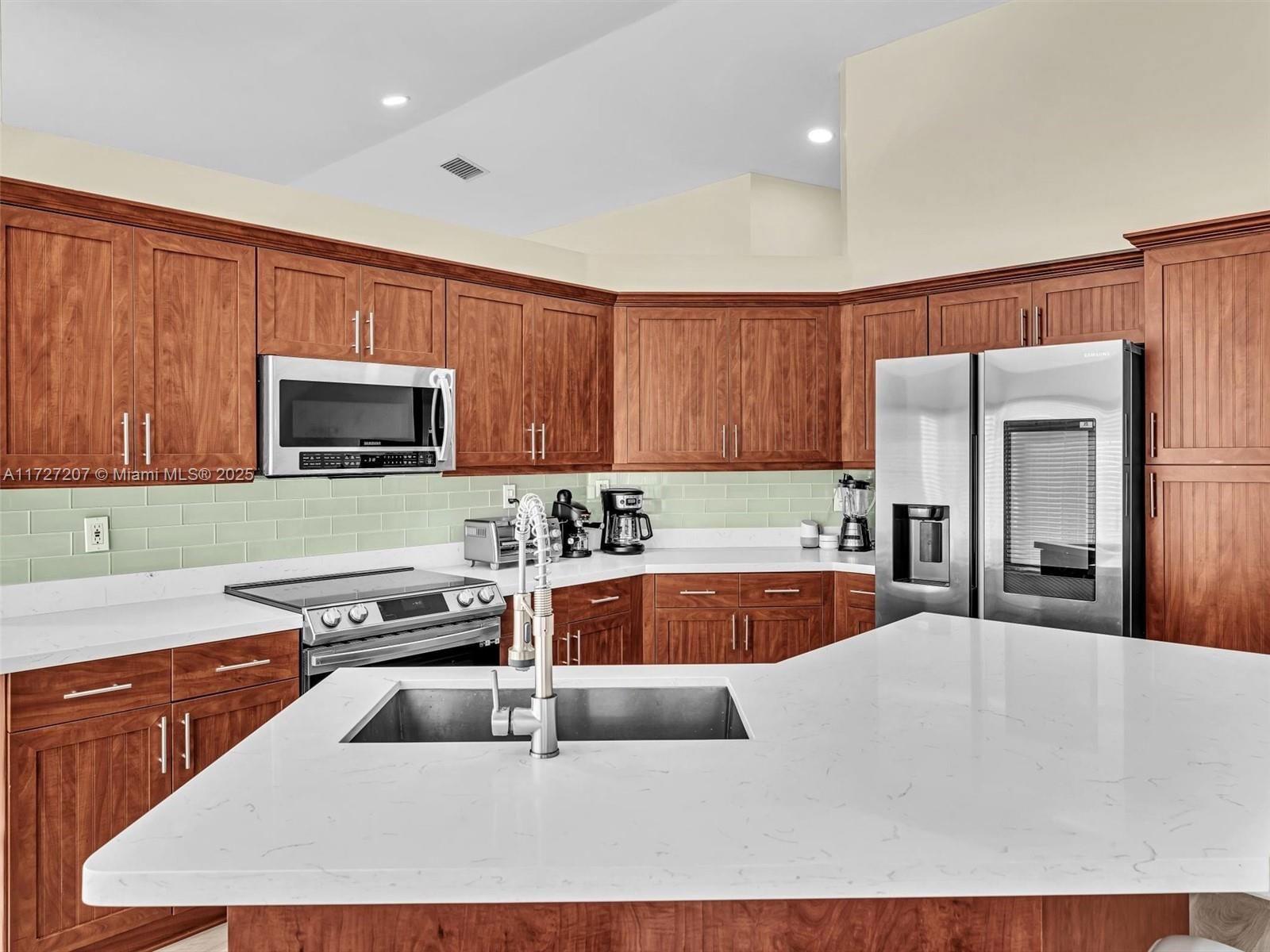 Real estate property located at 213 101st Ave, Broward, Central Park Lake, Plantation, FL