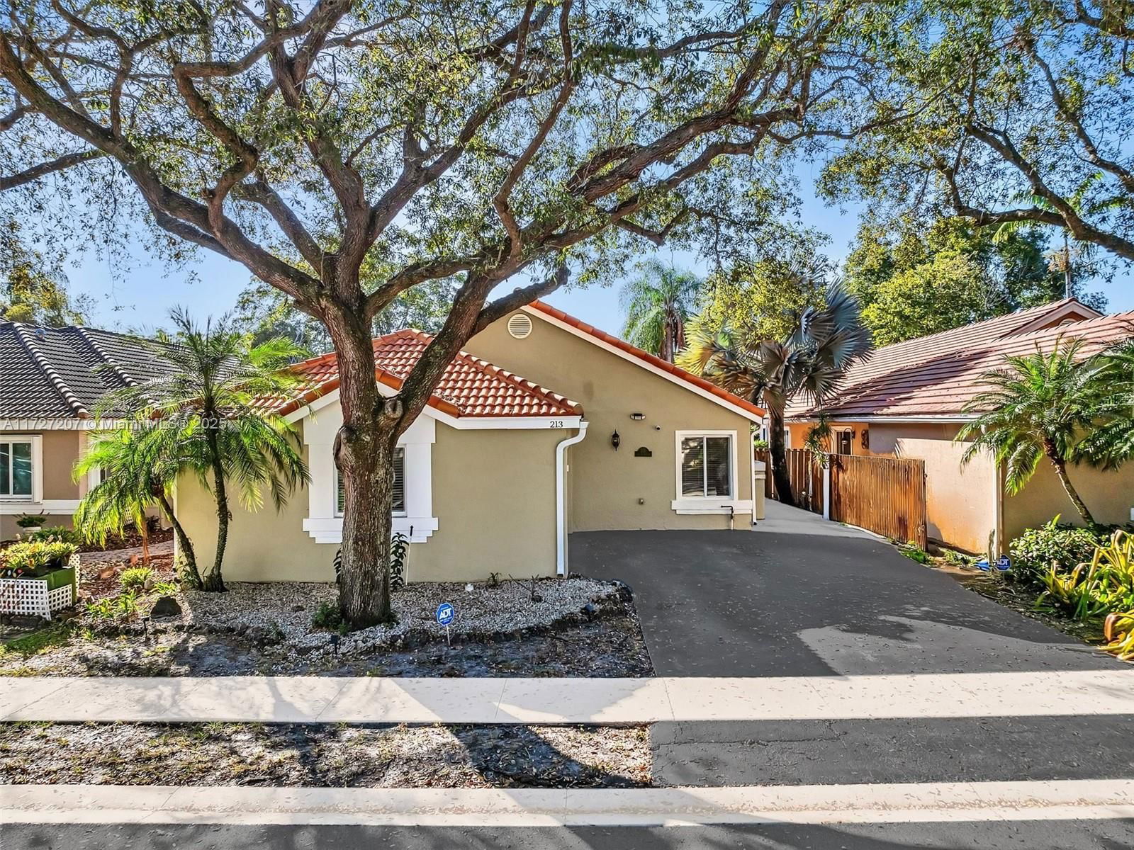 Real estate property located at 213 101st Ave, Broward, Central Park Lake, Plantation, FL