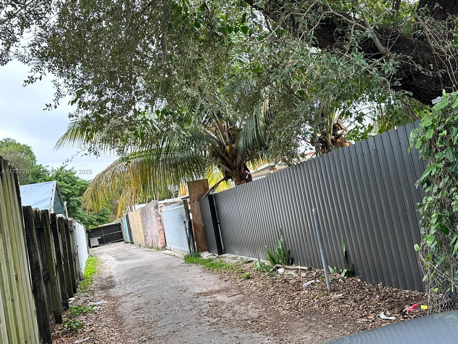 Real estate property located at 2555 23rd Ave, Miami-dade, East Haven, Miami, FL
