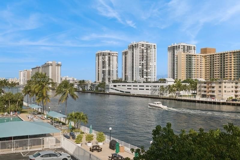 Real estate property located at 800 Parkview Dr #421, Broward, OCEANVIEW PARK, Hallandale Beach, FL