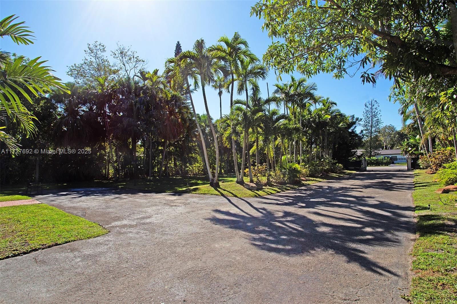 Real estate property located at 14135 Miami Ave, Miami-dade, Bisc Gardens Sec H Part 1, Miami, FL