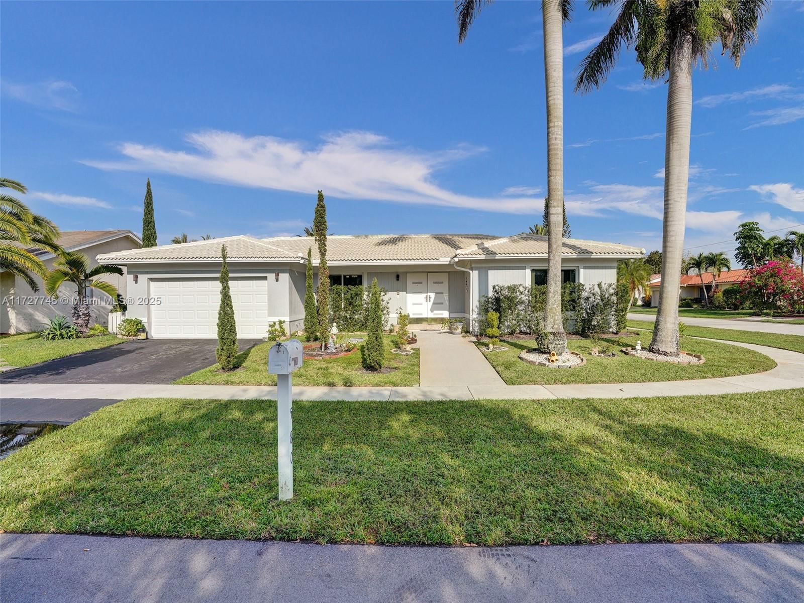 Real estate property located at 580 Eastwood Ln, Broward, Bonaventure Lakes, Weston, FL