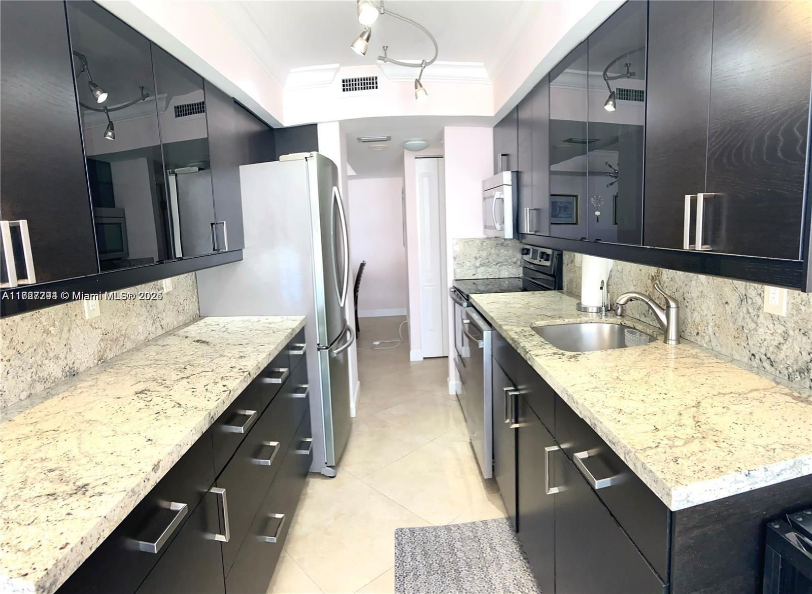 Real estate property located at 231 174th St #902, Miami-dade, Winston Towers 400 Condo, Sunny Isles Beach, FL