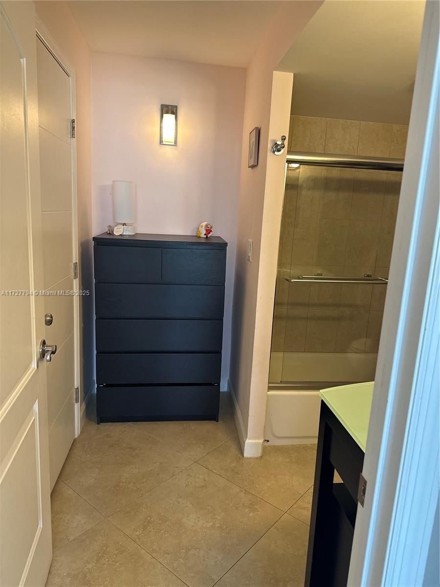Real estate property located at 231 174th St #902, Miami-dade, Winston Towers 400 Condo, Sunny Isles Beach, FL