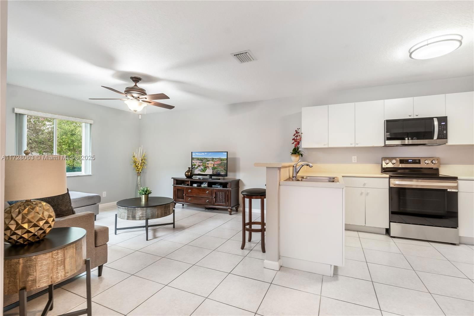 Real estate property located at 7121 Sienna Ridge Ln, Broward, S & R Of Inverrary, Lauderhill, FL