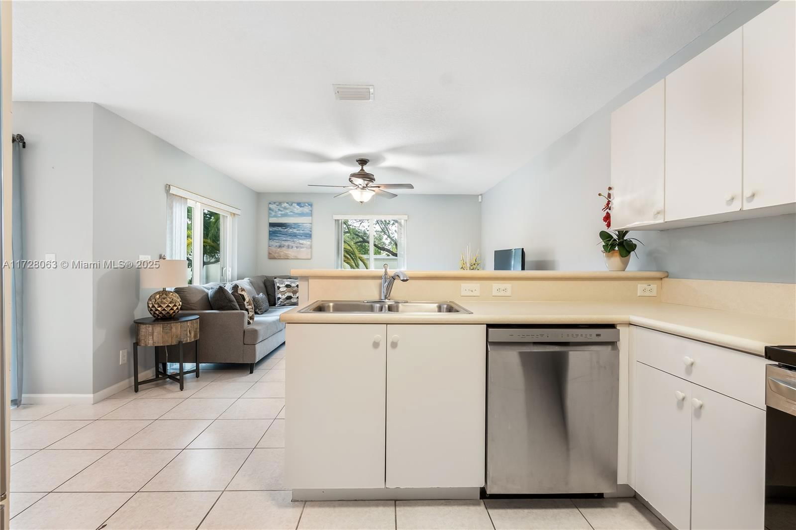 Real estate property located at 7121 Sienna Ridge Ln, Broward, S & R Of Inverrary, Lauderhill, FL