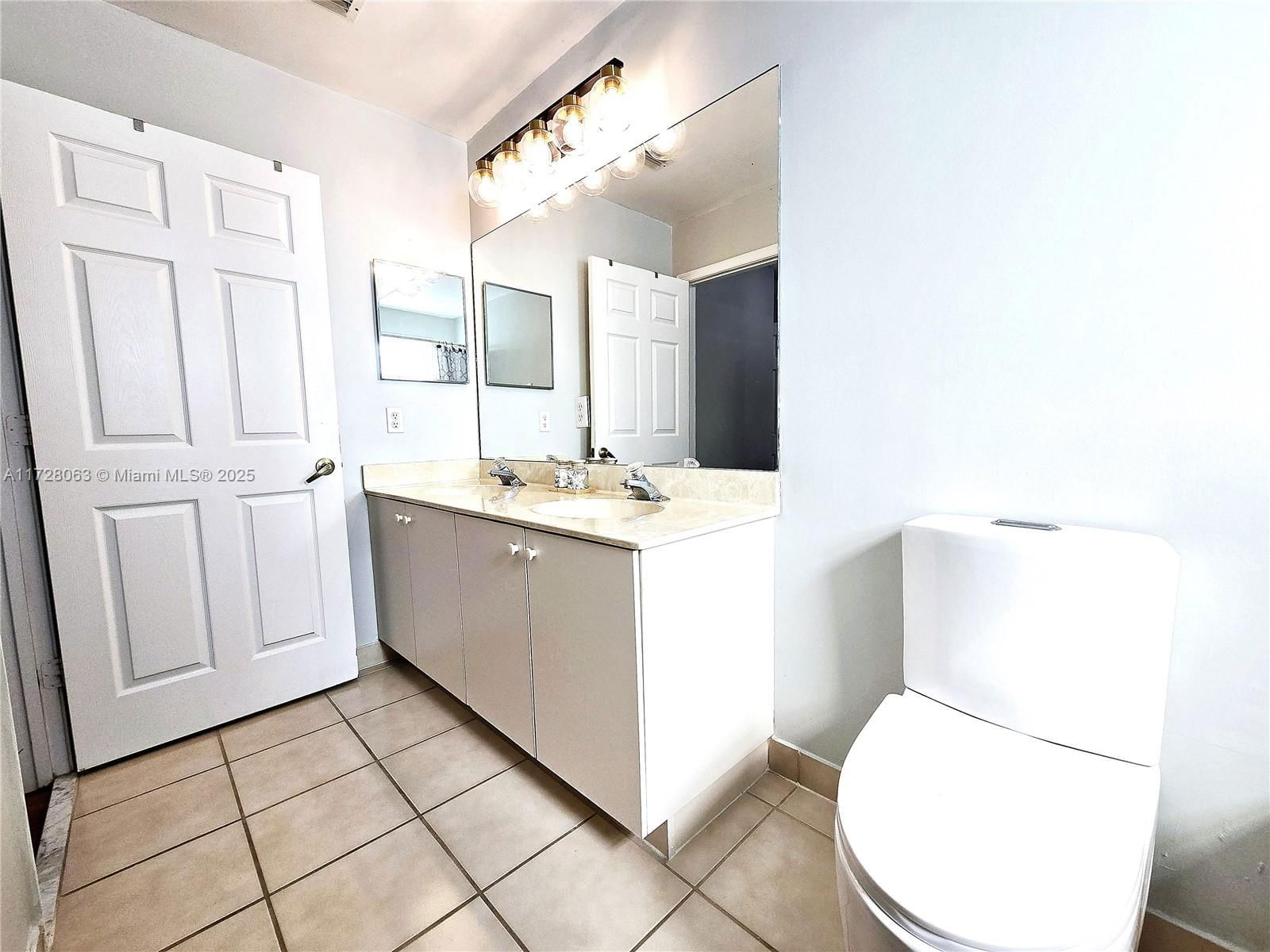 Real estate property located at 7121 Sienna Ridge Ln, Broward, S & R Of Inverrary, Lauderhill, FL