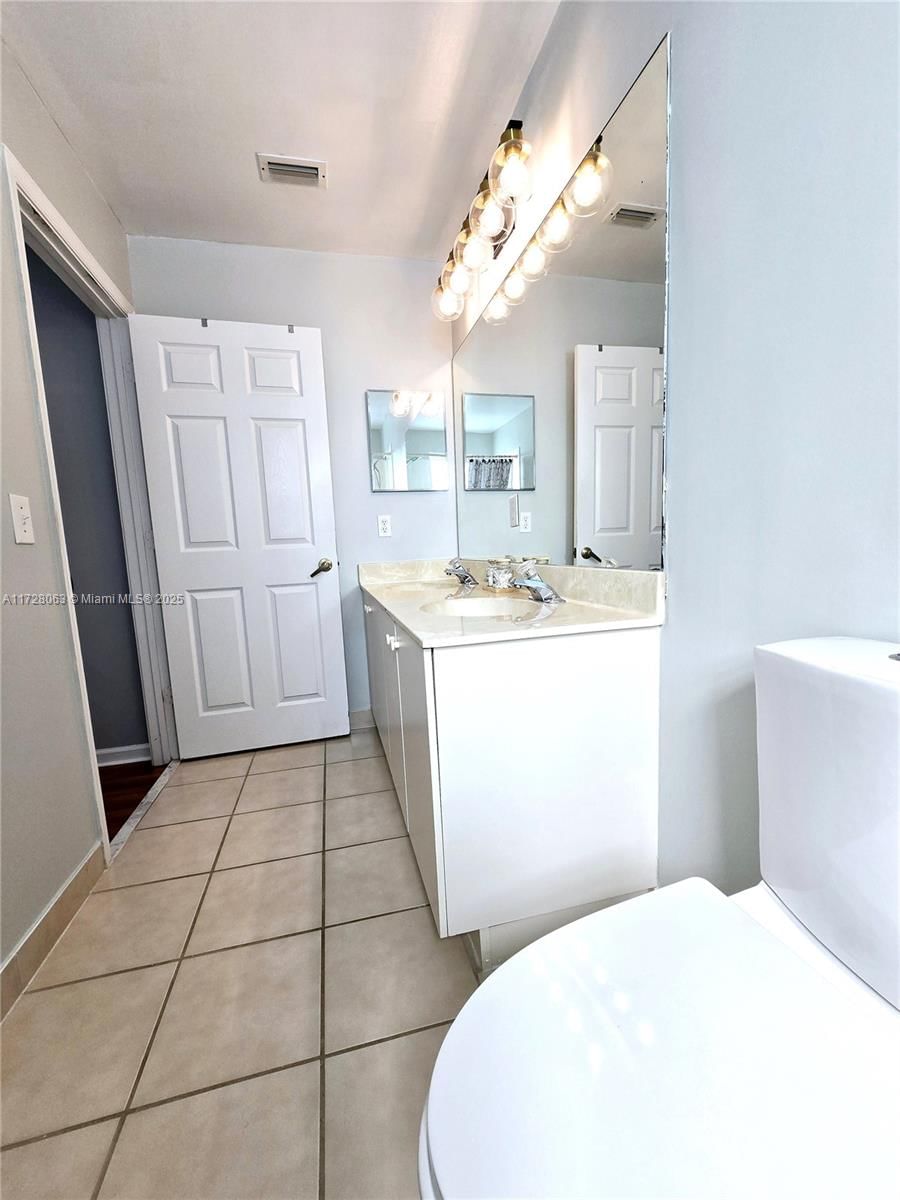 Real estate property located at 7121 Sienna Ridge Ln, Broward, S & R Of Inverrary, Lauderhill, FL