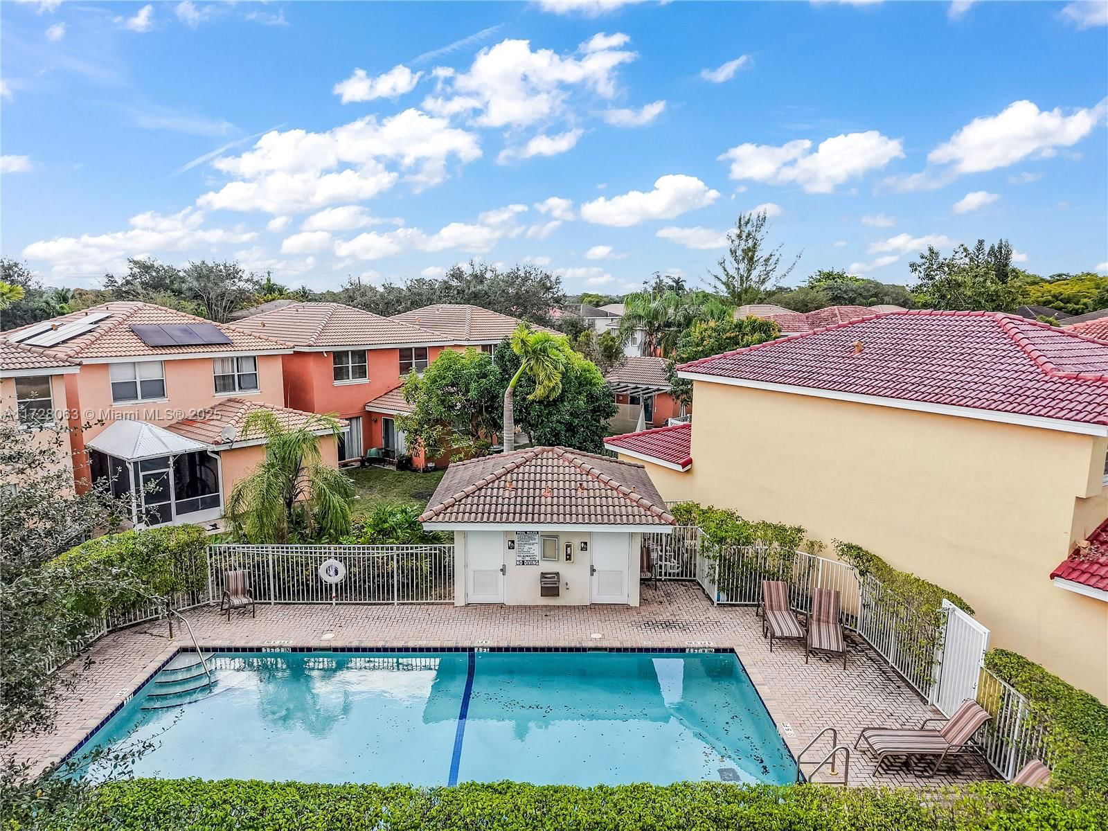 Real estate property located at 7121 Sienna Ridge Ln, Broward, S & R Of Inverrary, Lauderhill, FL