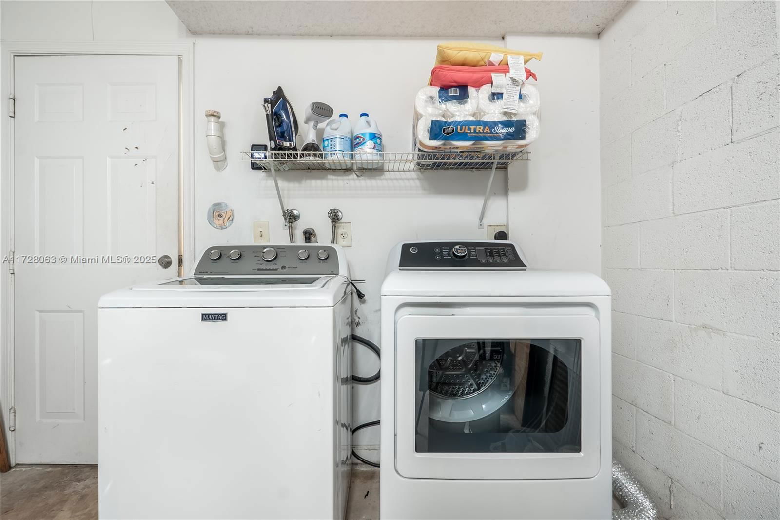 Real estate property located at 7121 Sienna Ridge Ln, Broward, S & R Of Inverrary, Lauderhill, FL