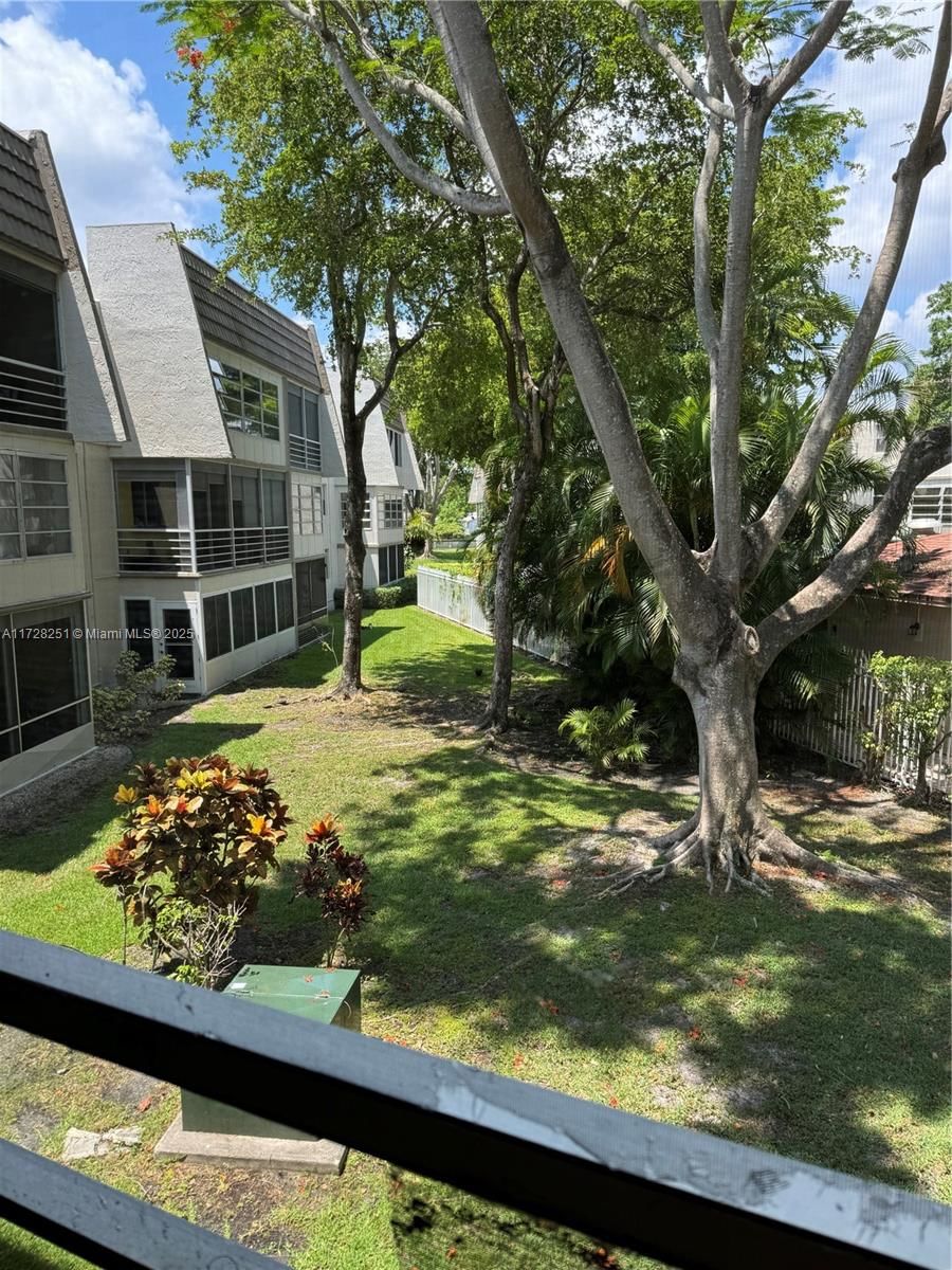 Real estate property located at 9360 Lime Bay Blvd #214, Broward, Lime Bay Condominium 8, Tamarac, FL