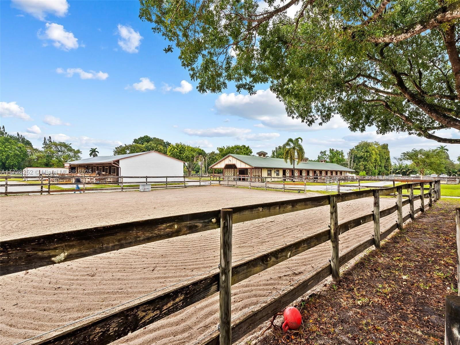 Real estate property located at 5144 University Dr #5144, Broward, Saddle-up Plat, Davie, FL