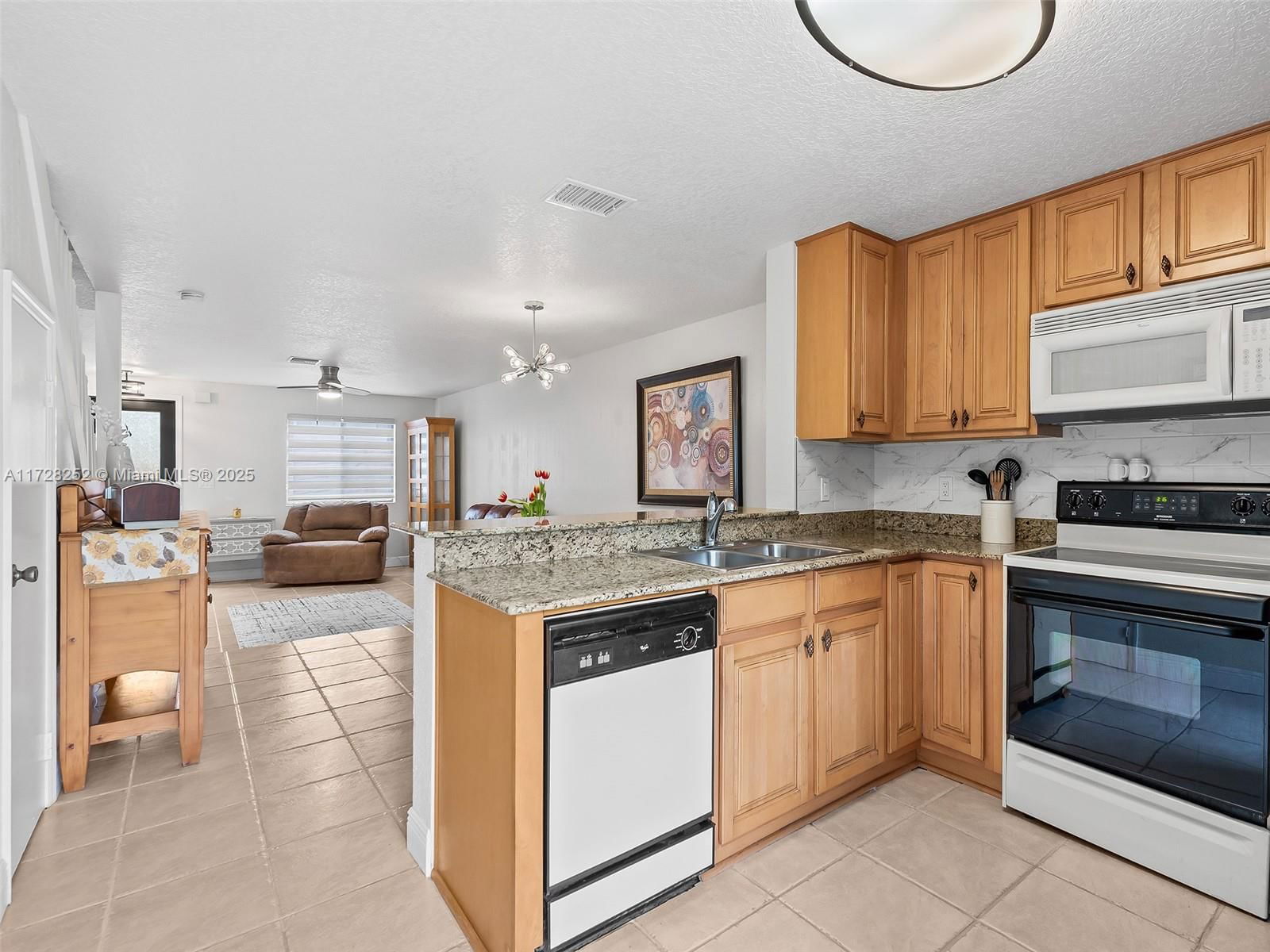Real estate property located at 5144 University Dr #5144, Broward, Saddle-up Plat, Davie, FL