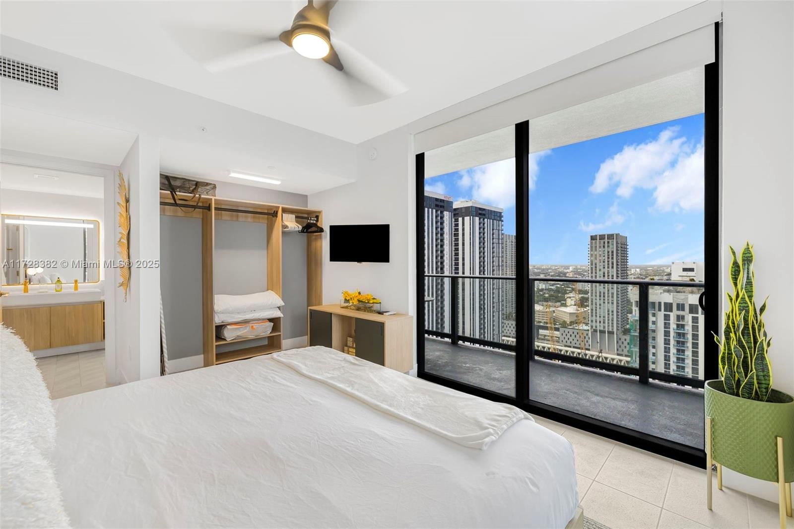 Real estate property located at 601 1st Ave #3402, Miami-dade, Natiivo Condo, Miami, FL