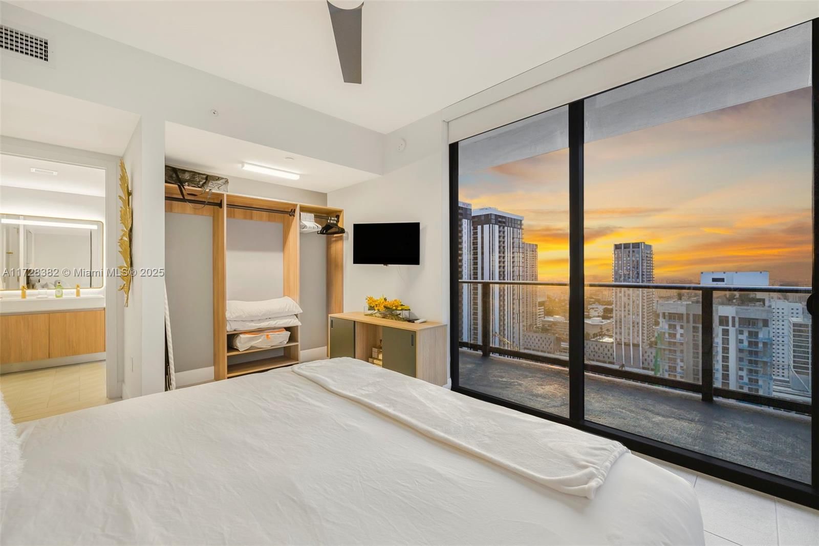 Real estate property located at 601 1st Ave #3402, Miami-dade, Natiivo Condo, Miami, FL