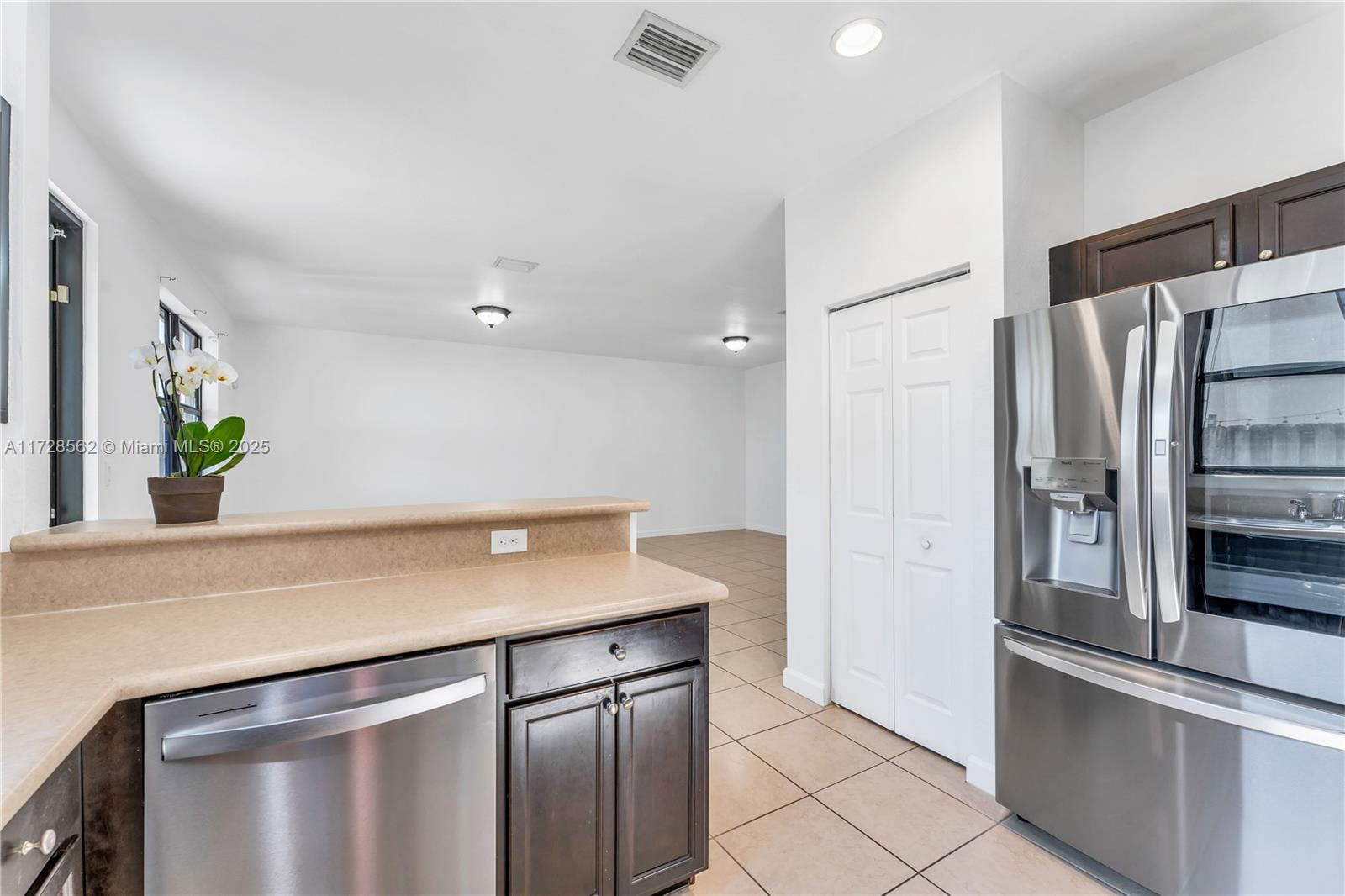 Real estate property located at 9112 227th Ter, Miami-dade, Lakes By The Bay Faye Rep, Cutler Bay, FL