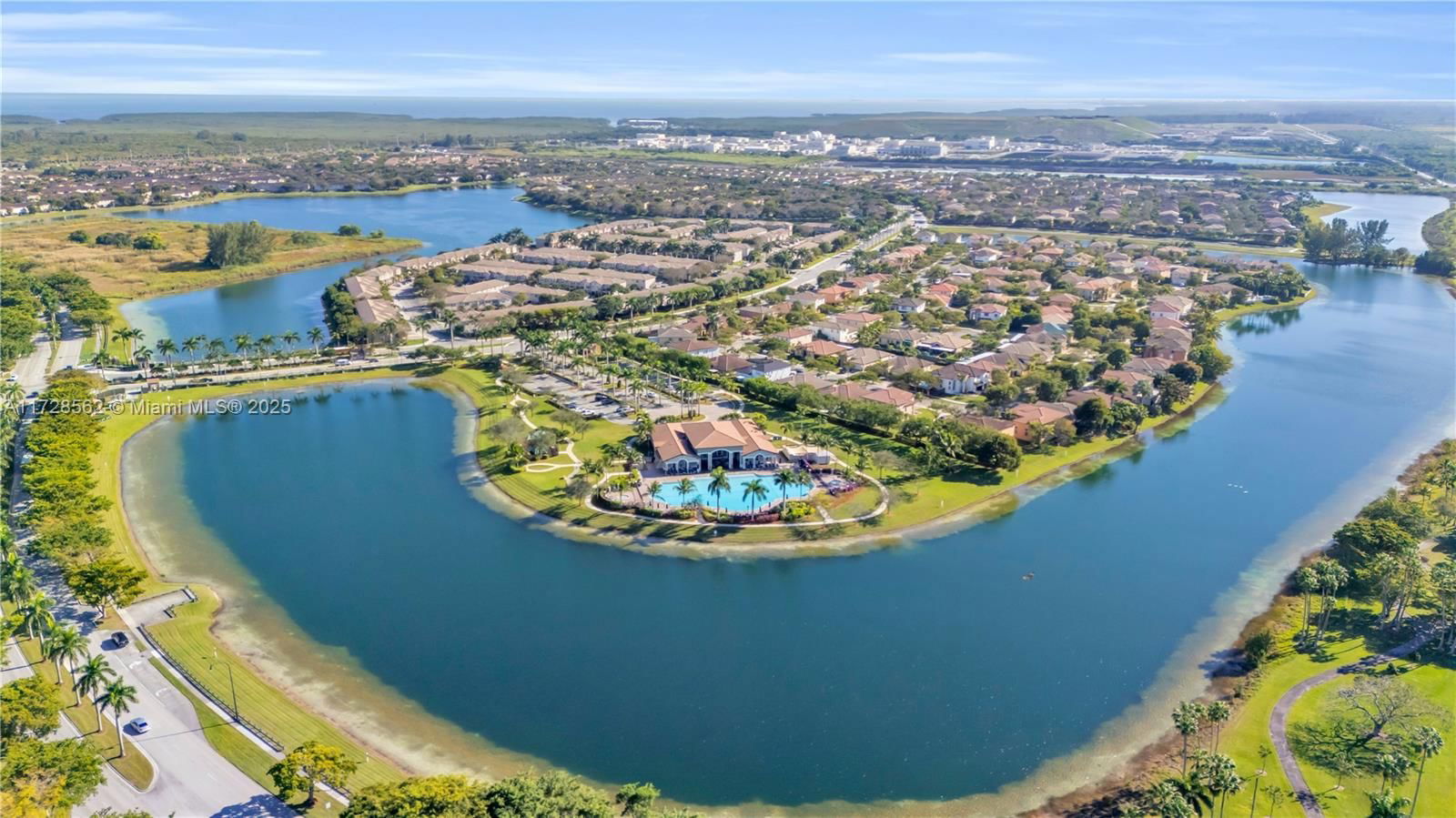 Real estate property located at 9112 227th Ter, Miami-dade, Lakes By The Bay Faye Rep, Cutler Bay, FL