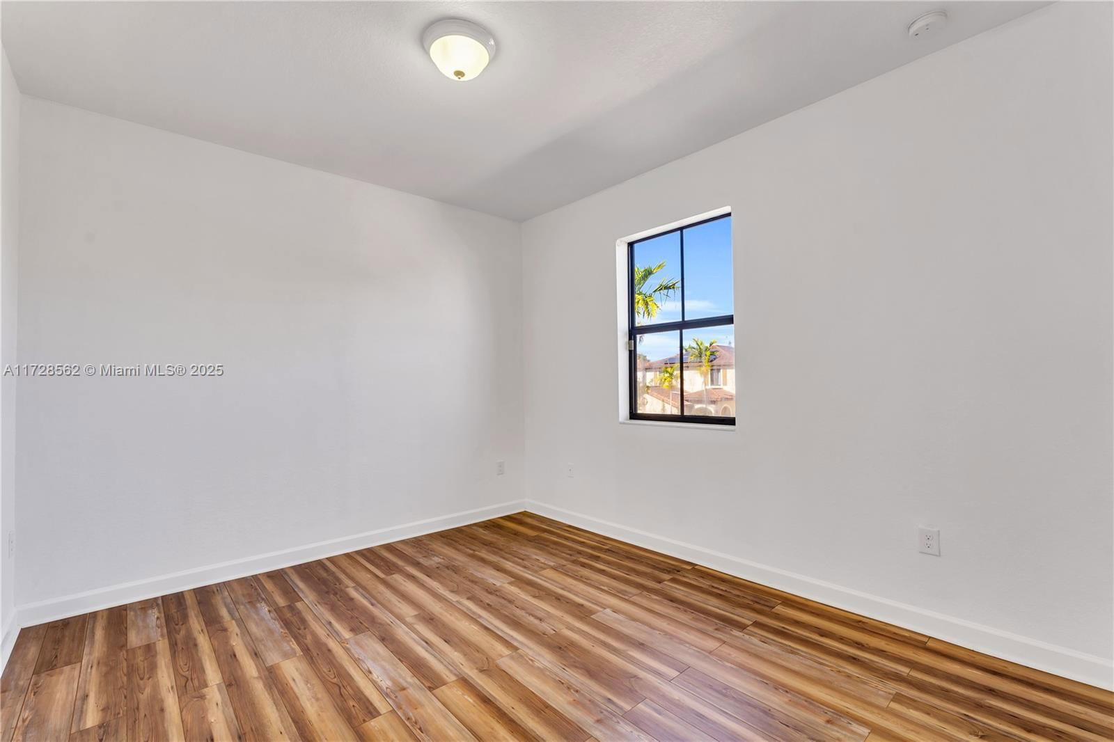 Real estate property located at 9112 227th Ter, Miami-dade, Lakes By The Bay Faye Rep, Cutler Bay, FL